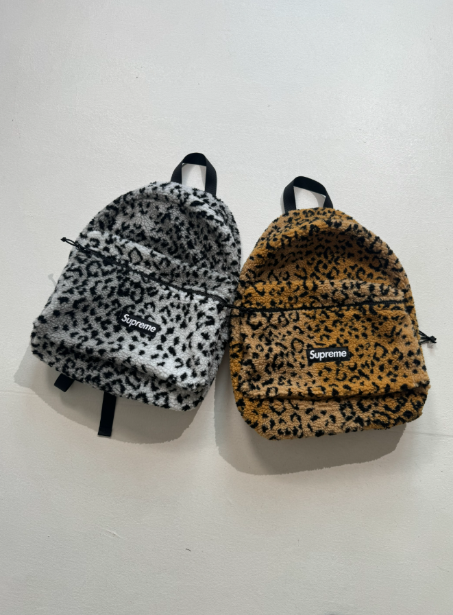 バッグ Supreme Leopard Fleece Backpack 17FW 17FW Supreme Leopard Fleece Backpack Bag – LOWKEYDRIPPED