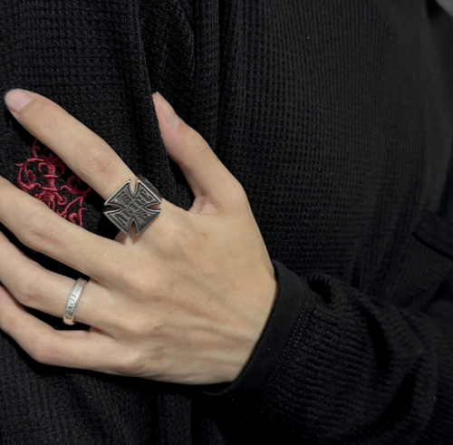 Alice Hollywood Ring